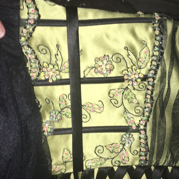 Gown - Picture 8 of 8